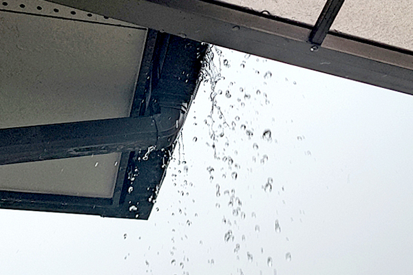 雨樋から水漏れ